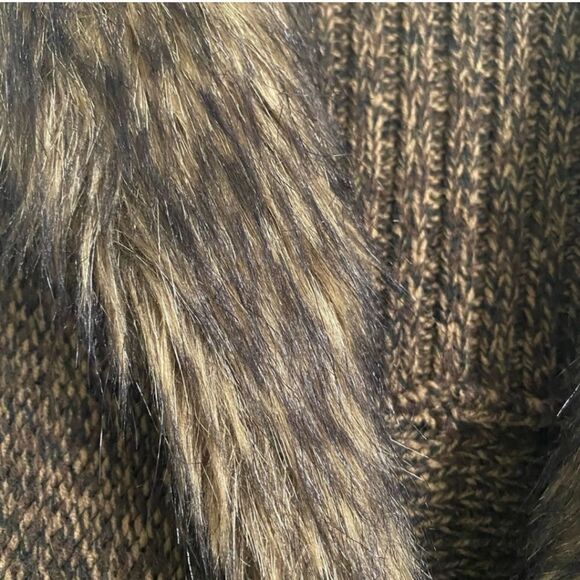 Linda Matthews Open Cardigan Sleeveless Vest with Faux Fur Collar Size M - Picture 6 of 7